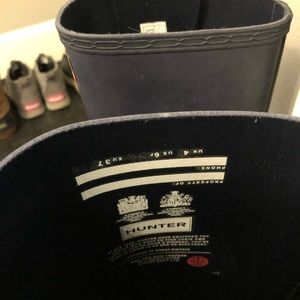 Hunter navy blue and black boots. In great condition, wore them less than 10x.